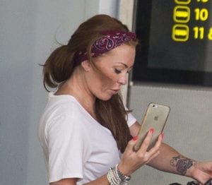 FAMEFLYNET - Exclusive: Natasha Hamilton Has Trouble With Her Make Up Contouring At Gatwick Airport