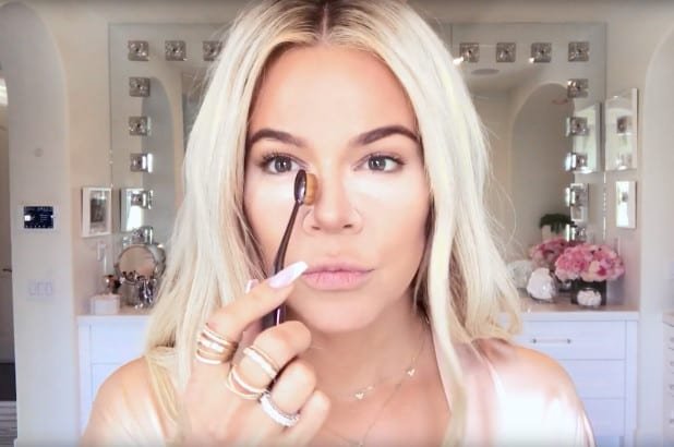 Khloé realizó un tutorial de su rutina de belleza para la revista Vogue