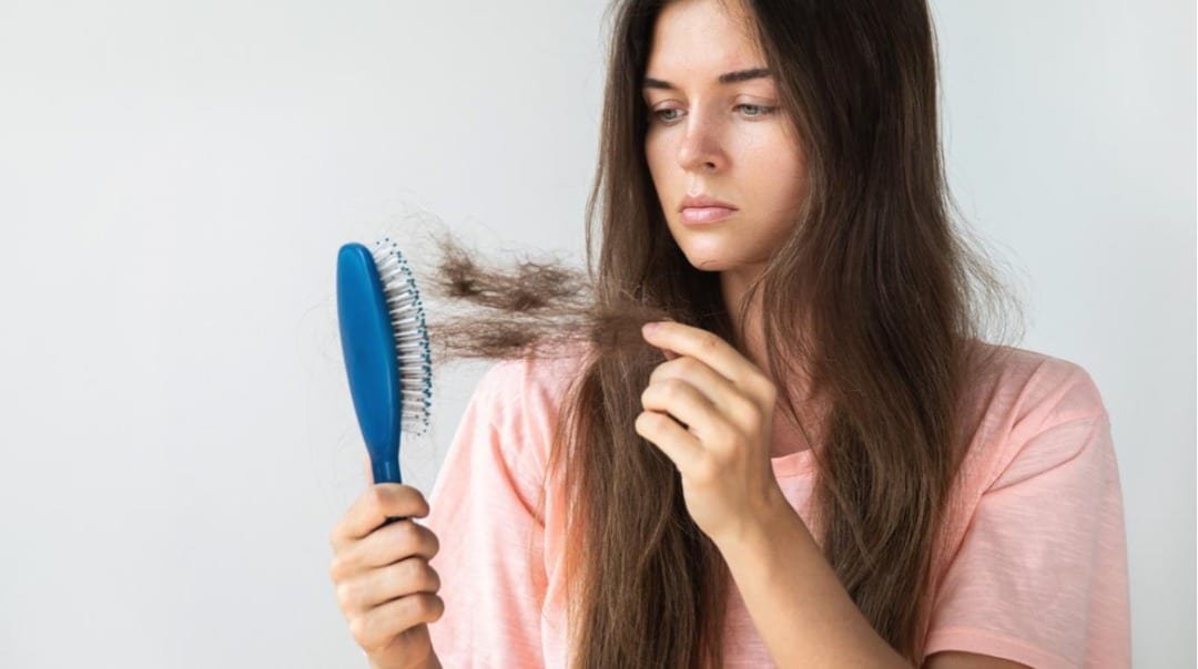 Cómo detener la caída del cabello Por qué se cae el