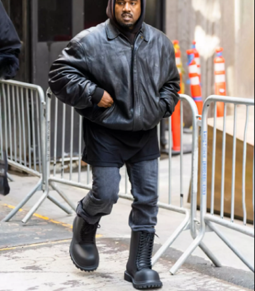 Kanye West desfiló las botas Balenciaga