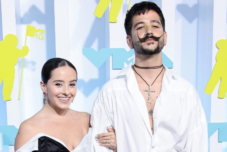 El look de Camilo y Evaluna en los MTV