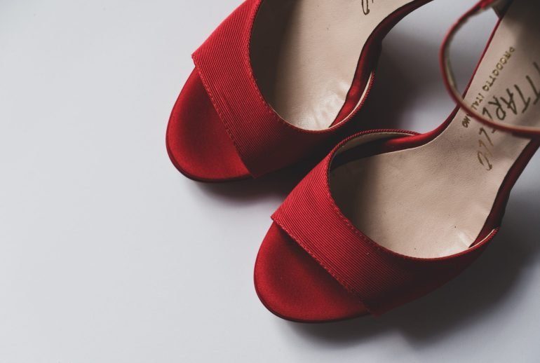 no dejes de lucir zapatos de tacón en Nochevieja
